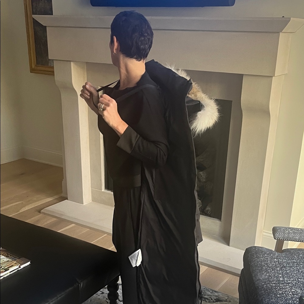 Canada Goose Women’s Dark Jacket - Picture 9 of 16